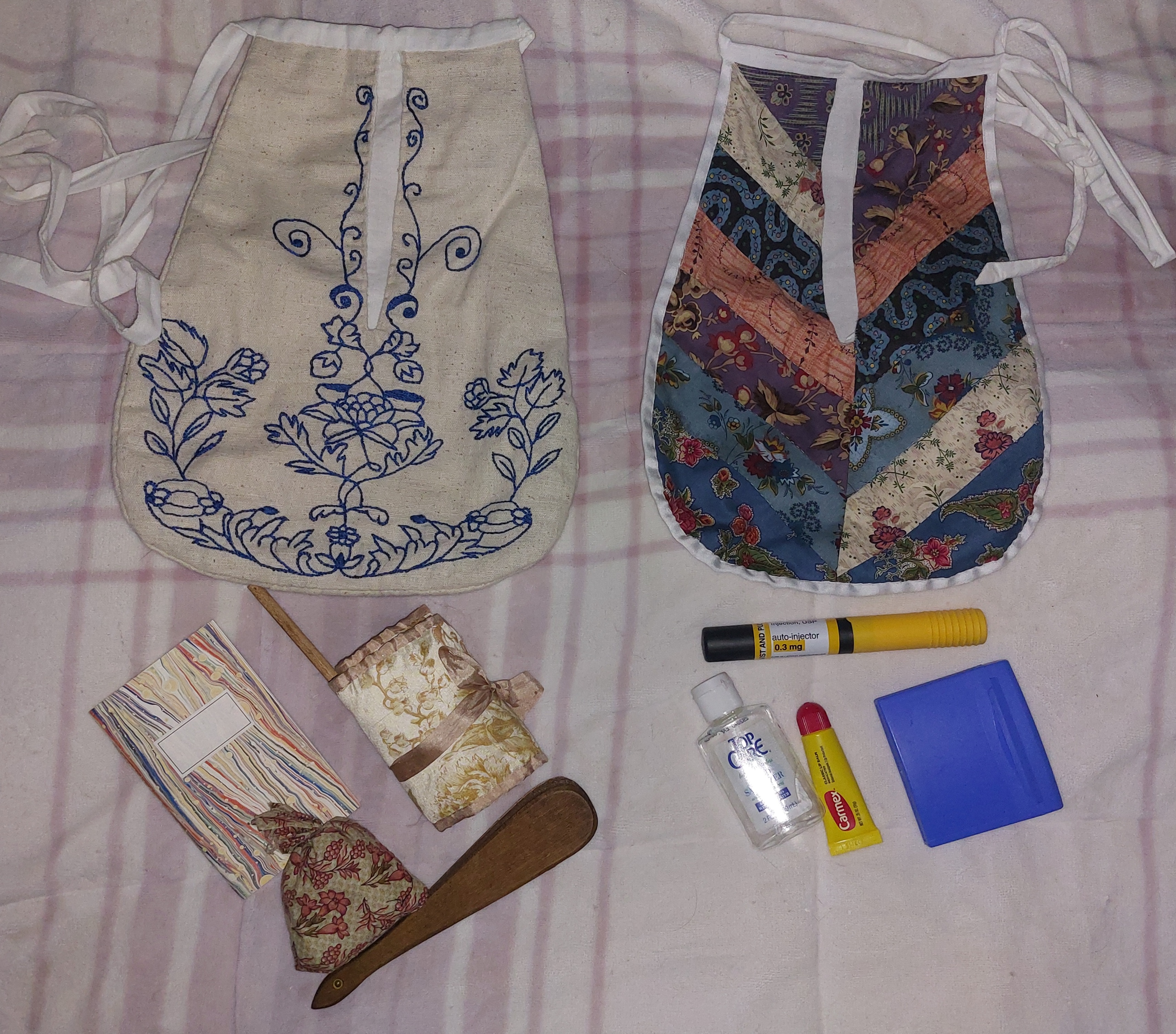 tie on pockets modern